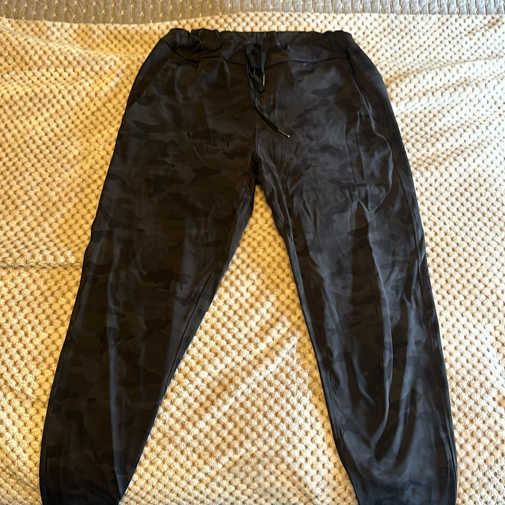 Zyia camouflage joggers